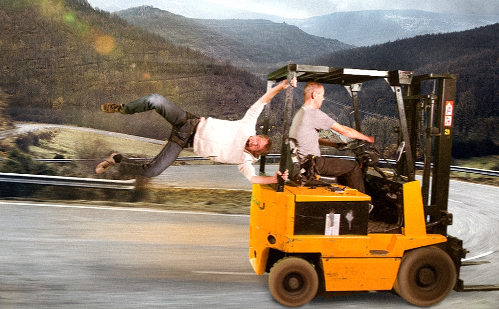 Het flying harness gebruikt stuntcrew o.a. bij deze actiescene.