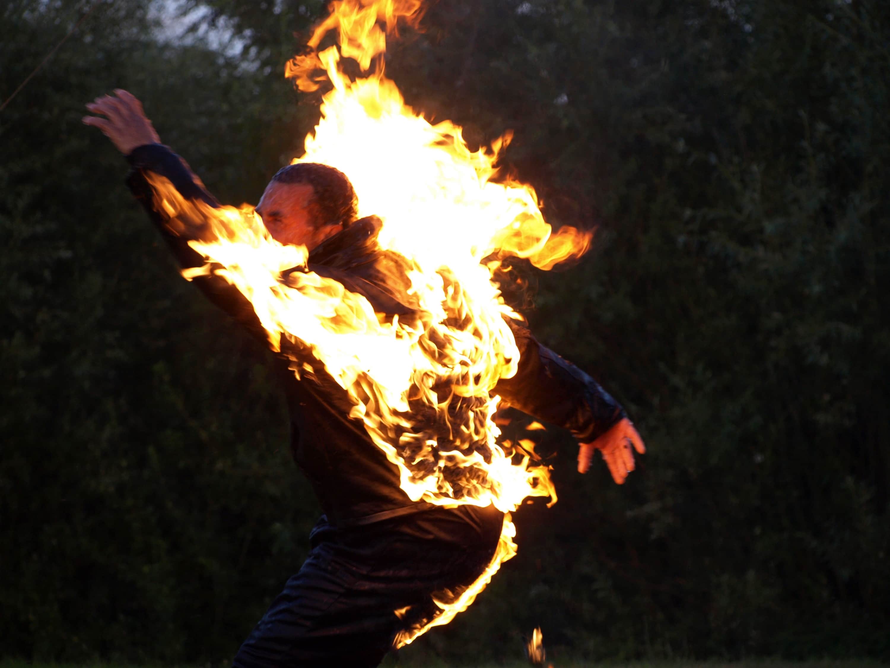 Stuntman vuurstunt voor televisie, film en video.